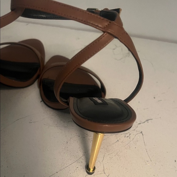 Nine West Tan Heels with Gold Accent - Picture 14 of 16